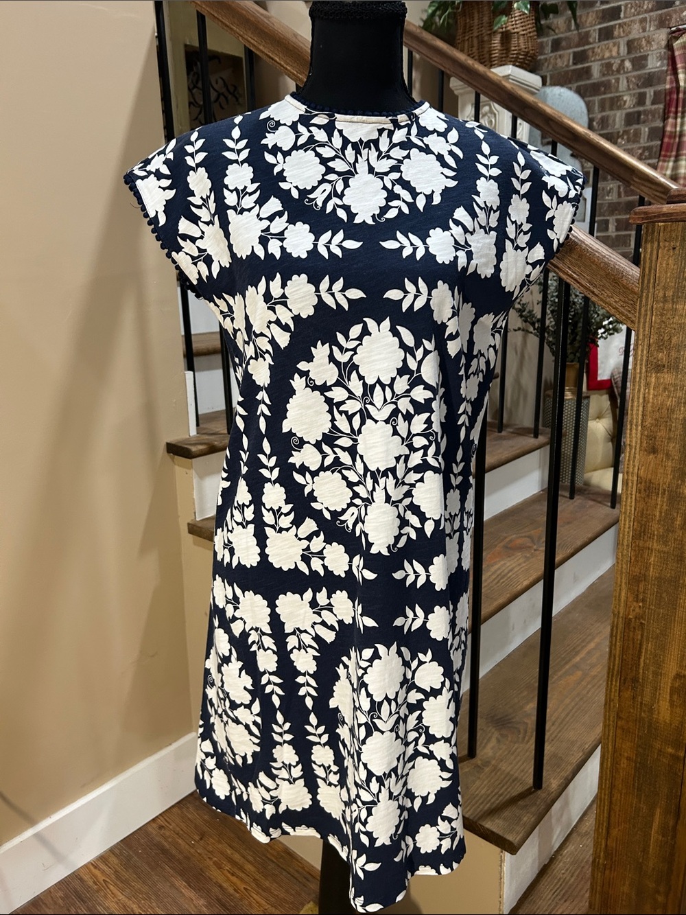 Boden  2R  Navy and White Floral Shift Dress Pom Pom trim LN